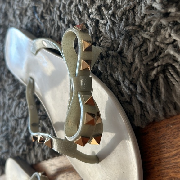 Melissa Harmonic Studs Champagne Gold Thong Sandals Studded Bow Vegan Size 9 - Picture 6 of 7